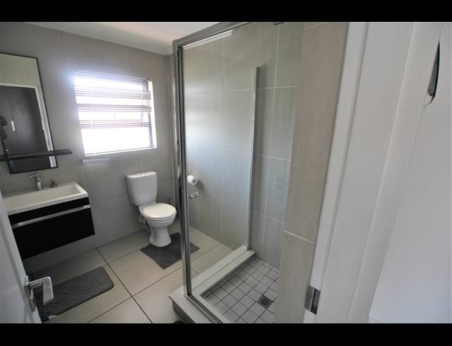 1 BEDROOM APARTMENT TO LET IN GREENSTONE HILL